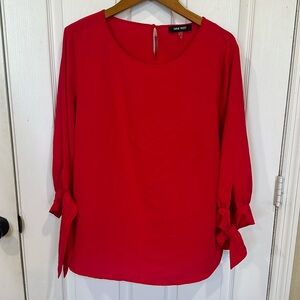 Beautiful red 3/4 sleeve detail tie sleeve